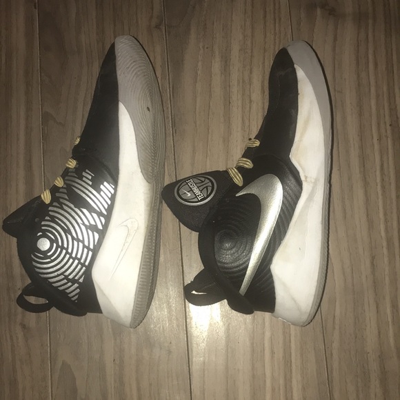 Nike Shoes - Picture 2 of 5
